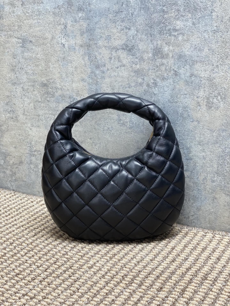 Y51 clutch bags